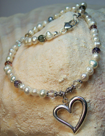 N0113 - Pearls, Baubles & Hearts - 16" N0113 - Pearls, Baubles & Hearts - 16"