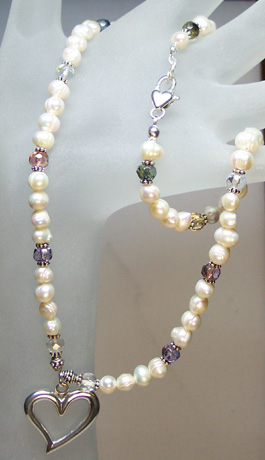 N0113A - Pearls, Baubles & Hearts - 15"-18" N0113A - Pearls, Baubles & Hearts - 15"-18"